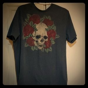 Old Navy skull & roses tee shirt